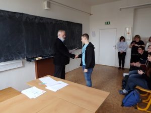 Přebírání diplomu za 3. místo v soutěži.