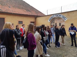 Exkurze do Terezína - výklad průvodkyně.