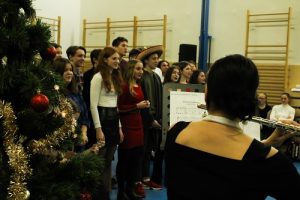 Vánoční besídka byla plná písní v různých jazycích, které se na škole vyučují.