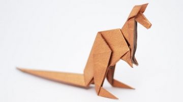 postavička klokana složená z papíru