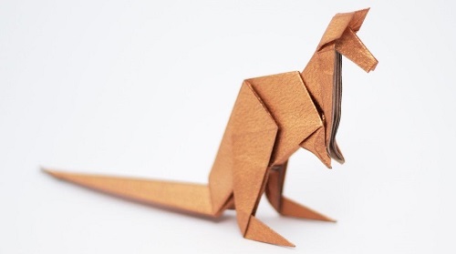 postavička klokana složená z papíru