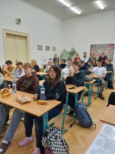žáci před soutěží