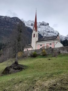 kostelík v horách