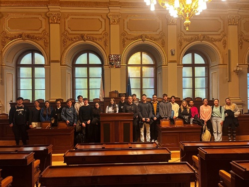 žáci v Poslanecké sněmovně