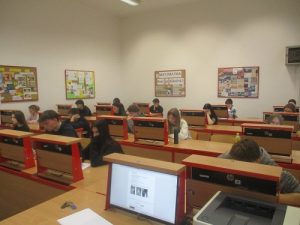 žáci při soutěži