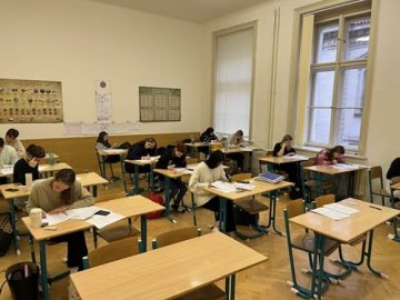 žáci při soutěži